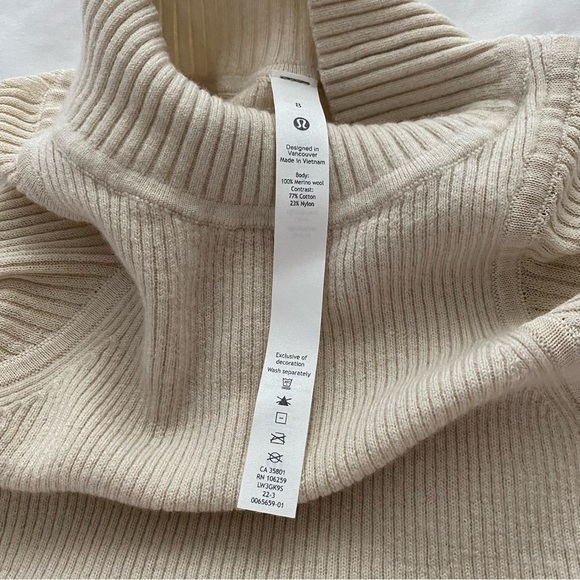 Lululemon Natural Ivory Merino Wool Mockneck Light Sweater Long Sleeve size M - Picture 12 of 16